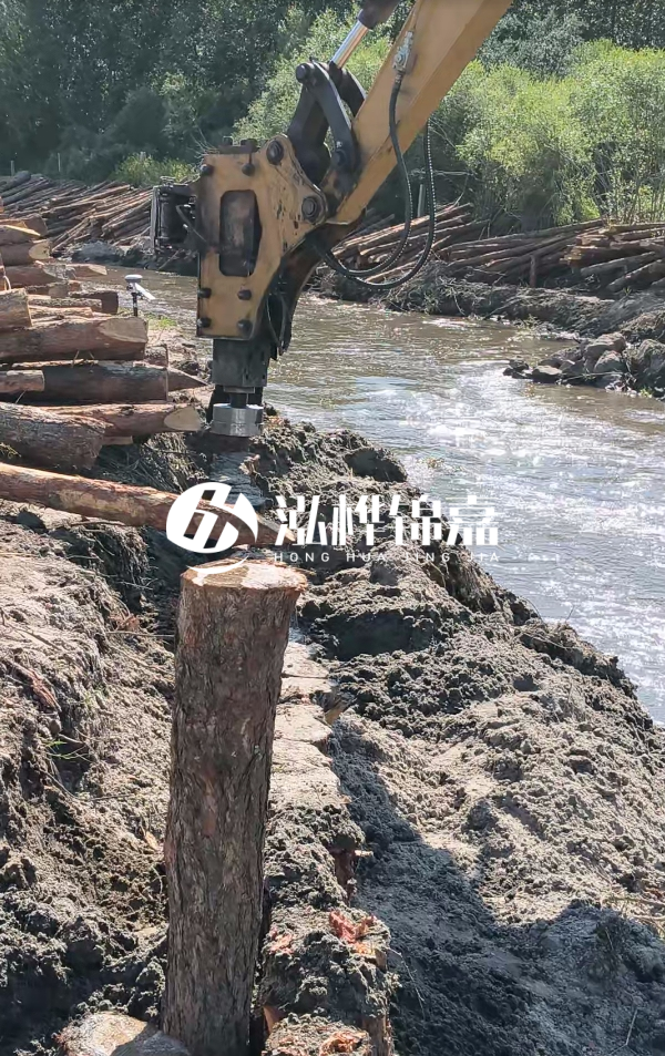 酒泉挖機打木樁專業施工-圍堰施工用松木樁可以嗎？
