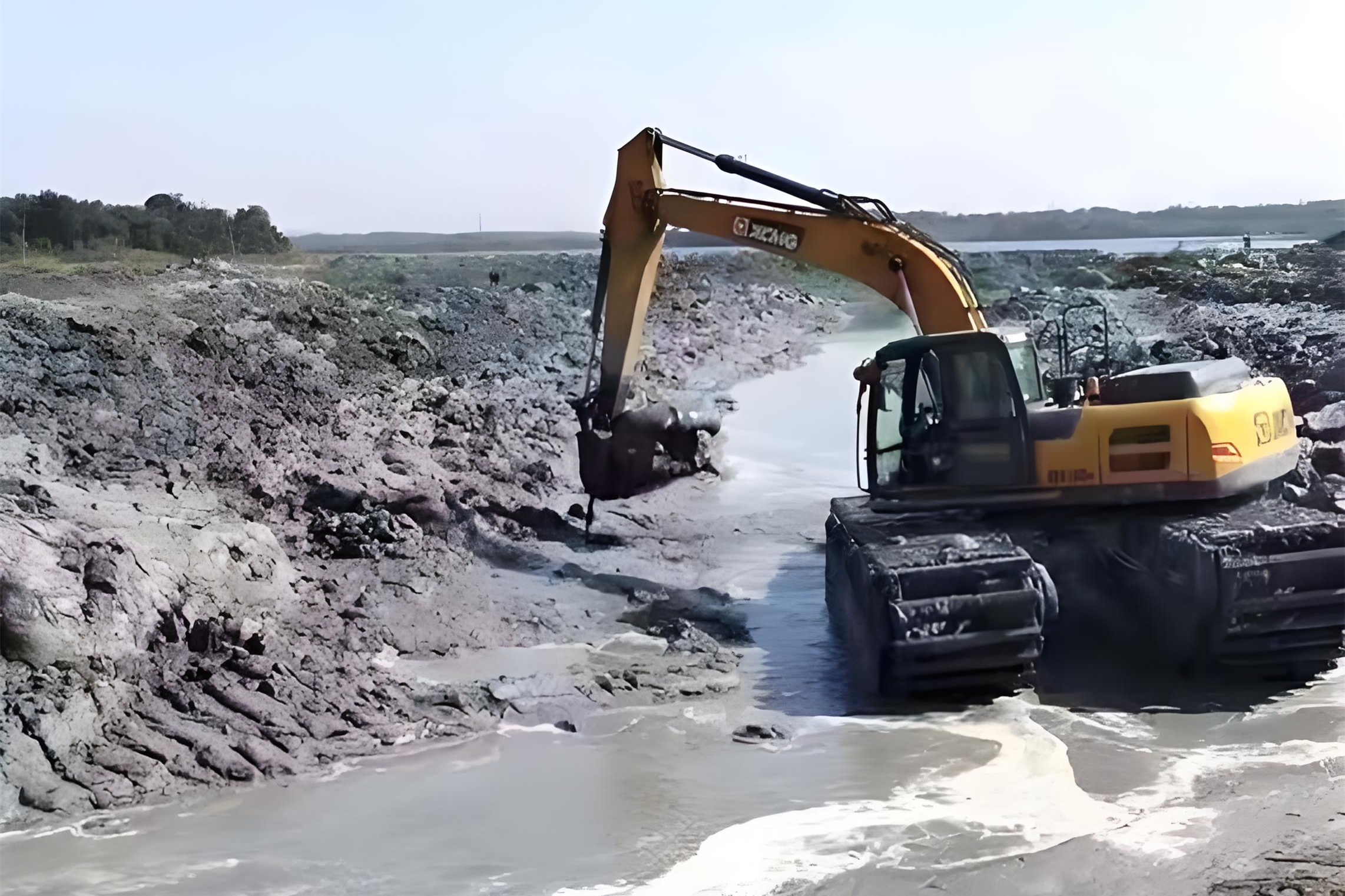河南水挖清淤團隊泓樺錦嘉-挖淤泥用什么機械好？