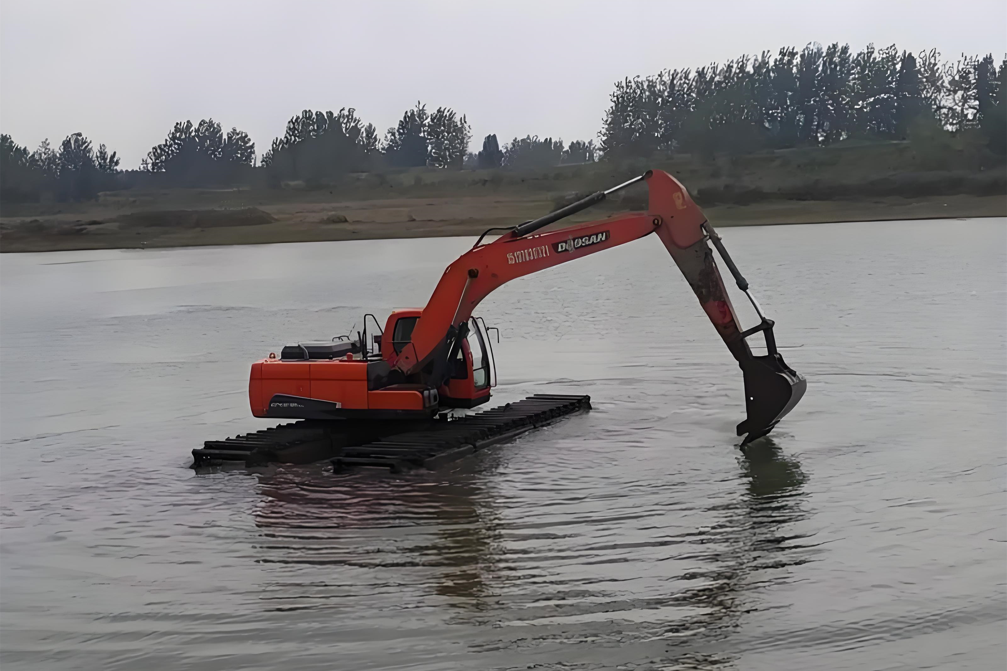 南昌水挖清淤團隊泓樺錦嘉-大面積沼澤地清淤總價一般什么范圍?