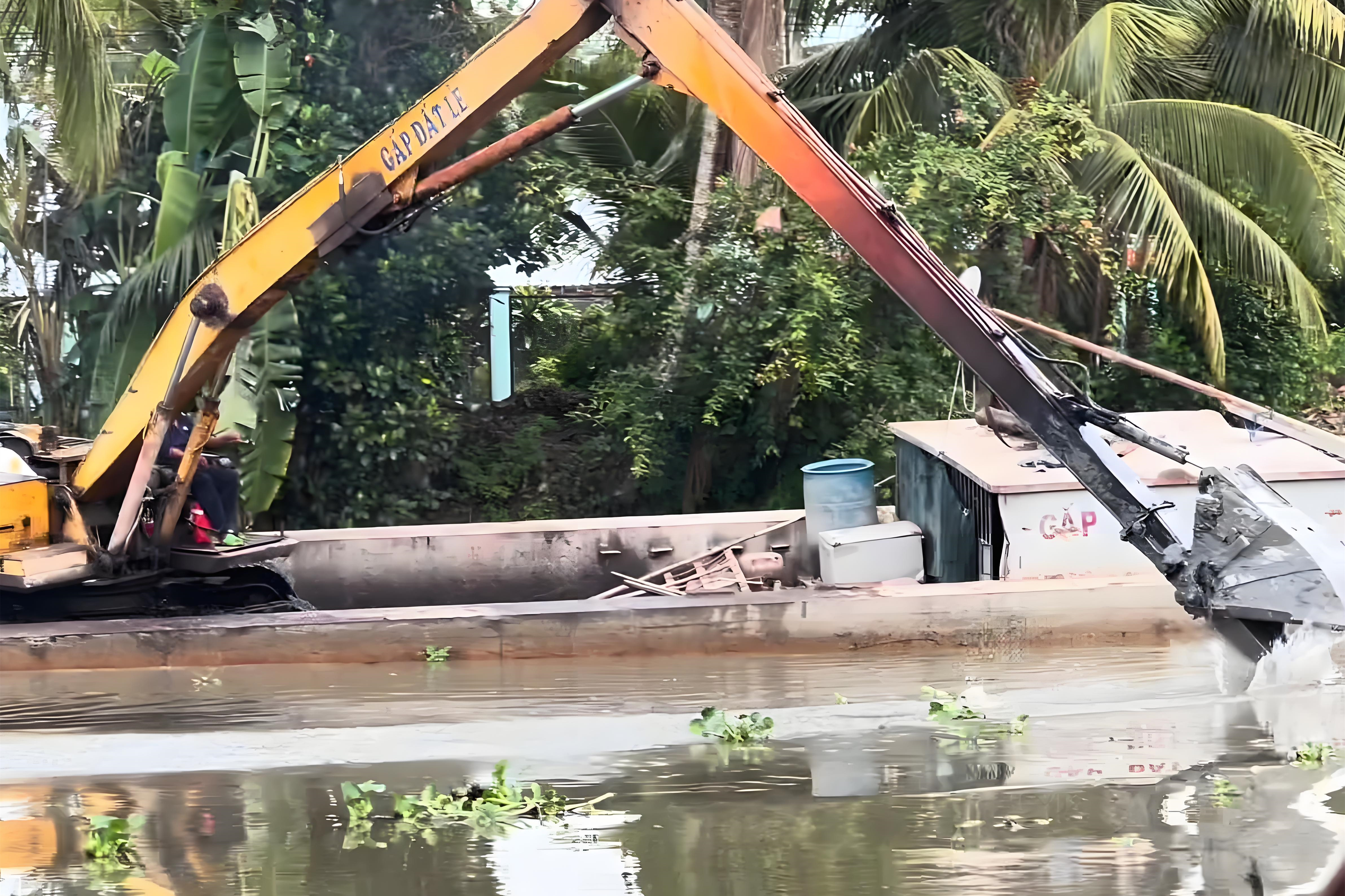 重慶黔江水上挖機(jī)清淤隊 - 挖機(jī)清淤的施工范圍受哪些因素限制？?