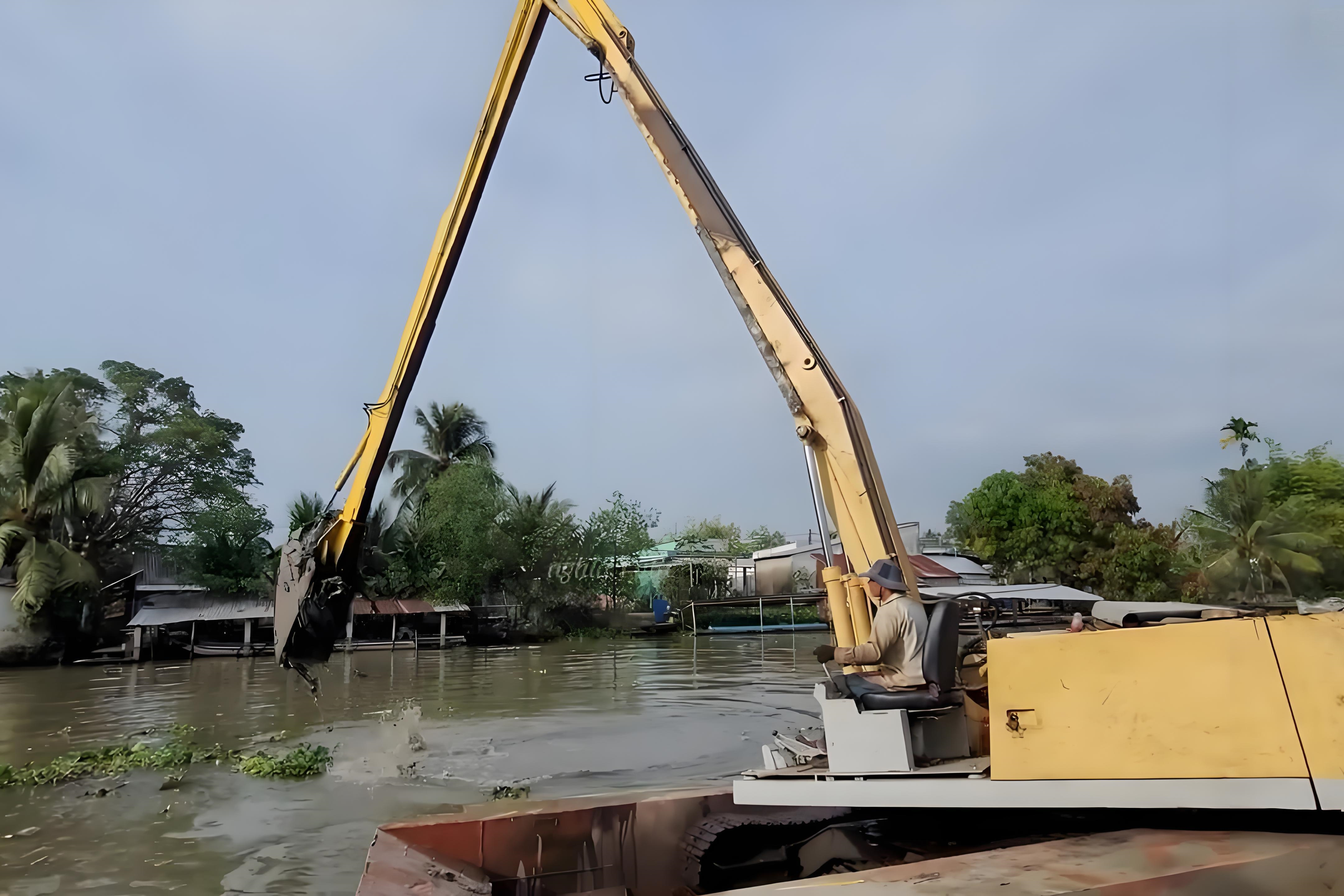 甘肅玉門水上挖機(jī)清淤施工隊 - 小型水上挖機(jī)清淤適合小河道嗎？
